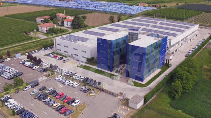 comecer-keeps-working