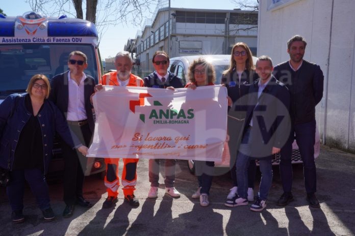 photo_5857076047659514774_w