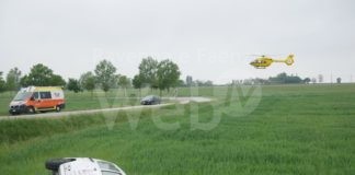 Furgone finisce fuori strada dopo lo scontro con due auto: 3 feriti in ospedale