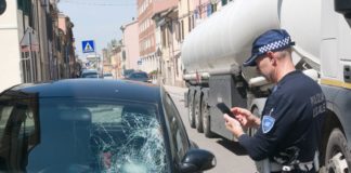 Grave incidente in via Cesarea. Investita una 18enne che andava in bici