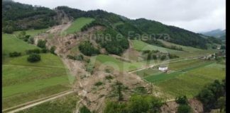 Casola Valsenio: Frana caduta da Valbianchino sulla SP306