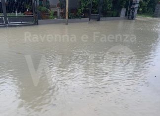 Esondazione di alcuni canali consorziali sono in corso allagamenti verso Voltana.