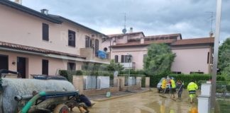 Bagnara di Romagna: Si lavora per togliere la melma dalle case