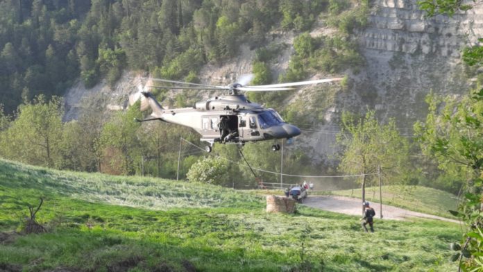 Consegna aerea fieno