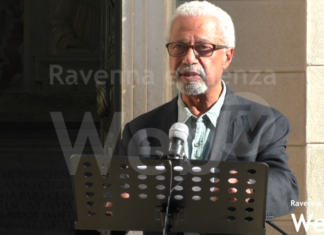 Il premio Nobel Abdulrazak Gurnah legge la Divina Commedia davanti alla Tomba di Dante