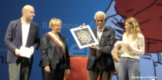 Colonialismo, immigrazione, razzismo: Gurnah incontra gli studenti di Ravenna