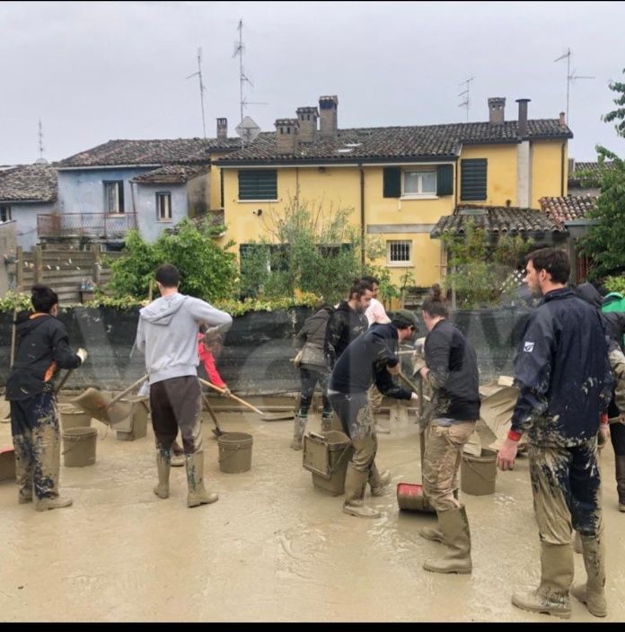 IL VOLONTARIATO IN SUPPORTO ALLE ZONE ALLUVIONATE (2)