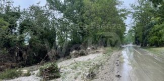 Via San Martino a Faenza è in un mare di fango