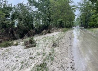Via San Martino a Faenza è in un mare di fango