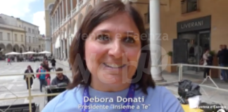 Piazza piena per un gioco per tutti