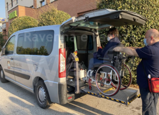 Pulmino per il trasporto dei disabili perso con l’alluvione, l’Unitasi di Ravenna lancia una raccolta fondi per ricomprarlo