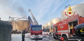 Vigili del Fuoco ancora al lavoro all’interno della Caviro