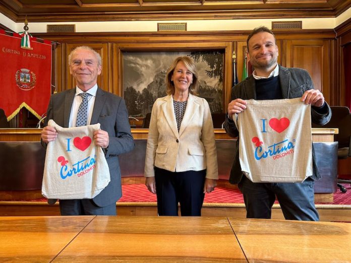 foto conf stampa cortina