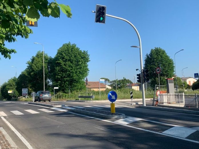 semaforo via Tomba via Piratello