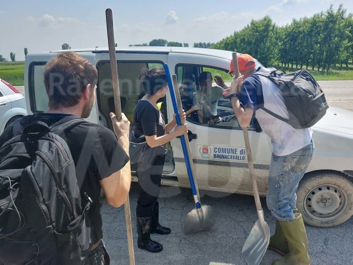 volontari in partenza