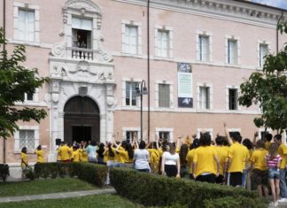 Lavori in Comune: consegnate le magliette gialle agli oltre 700 partecipanti