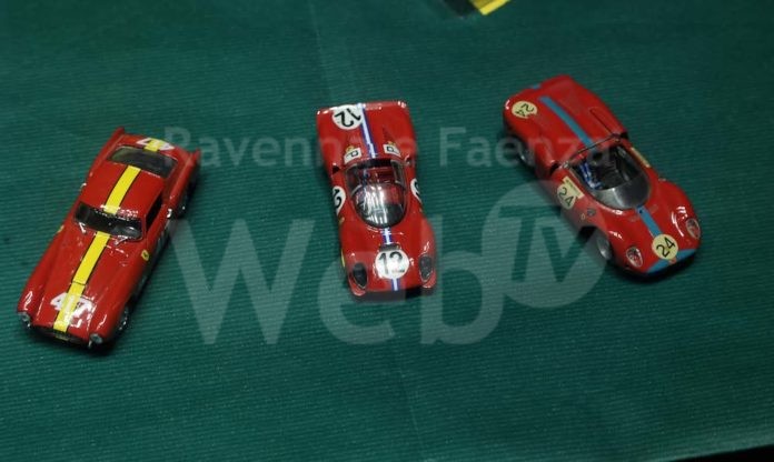 15-06--2023-ravenna -mostra al private banking della cassa di ravenna in piazza del popolo -le ferrarire di gianni