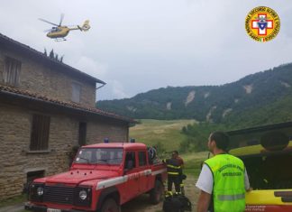 Si sente male, ma la casa è isolata dalle frane. Interviene il Soccorso Alpino