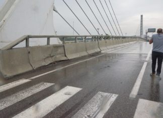 Ponte mobile chiuso di nuovo: traffico in tilt