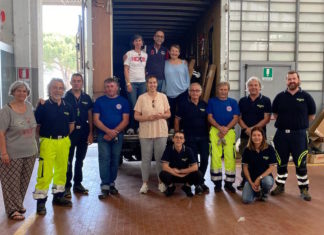 Mobili in dono dal Trentino, Catia e Gianfranco li portano a Russi