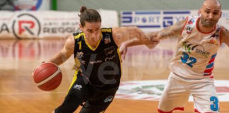 I Blacks Faenza tesserano il play Luca Galassi