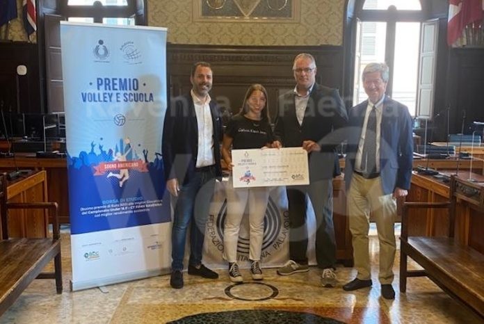 Premio Volley & Scuola La BCC - Premiazione al Comune di Ravenna - da sx Costantini Ghiarardini Monduzzi Roncuzzi