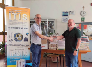 Abbassa definitivamente la saracinesca della cartoleria e dona il materiale di cancelleria al “Bucci” di Faenza