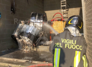 Prende fuoco un trasformatore al porto: intervento dei Vigili del Fuoco