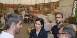 Elly Schlein visita l’hub di Faenza dove confluisce il materiale donato per far fronte all’alluvione