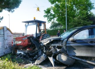 Auto contro trattore a Barbiano: due feriti