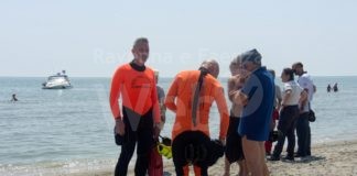 Lido di Dante: nella notte imbarcazione si arena davanti alla spiaggia