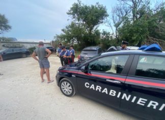 Marina Romea: turista rapinato, tenta di fermare i ladri aggrappandosi all’auto dei malviventi, ma cade. Ferito lievemente