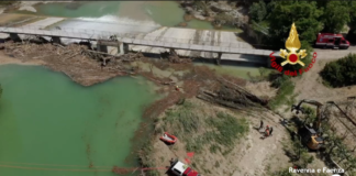 Tronchi e detriti si accumulano alla chiusa di Errano. Intervento dei Vigili del Fuoco