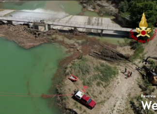 Tronchi e detriti si accumulano alla chiusa di Errano. Intervento dei Vigili del Fuoco