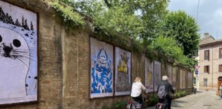 In via Zirardini la mostra di manifesti dedicati al Ravenna Festival con le opere di Nicola Montalbini