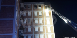 Incendio nella notte in via Santucci: deceduta una donna