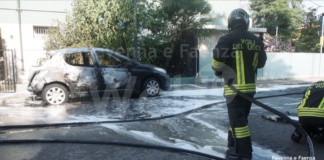 Lancia una molotov e distrugge un’auto. Un altro incendio in via Cesari