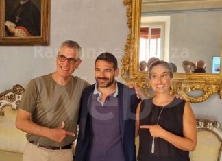 Noa in visita alla Rocca dopo il concerto all’alba sul monumento a Baracca