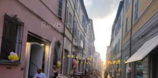 Post alluvione: cena di strada in via Torricelli fra commercianti e residenti