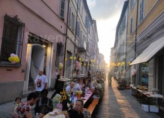 Post alluvione: cena di strada in via Torricelli fra commercianti e residenti