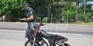 Scontro tra furgone e moto, grave un 18enne trasportato al Bufalini