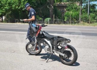Scontro tra furgone e moto, grave un 18enne trasportato al Bufalini