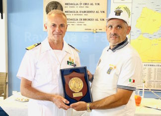 Il comandante della Capitaneria di Porto di Ravenna in visita alla sede a mare dell’Associazione Nazionale Marinai d’Italia