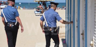 Furti in spiaggia a Milano Marittima, i Carabinieri arrestano un 20 enne