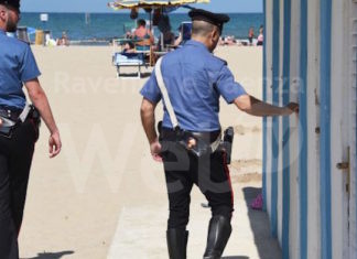 Furti in spiaggia a Milano Marittima, i Carabinieri arrestano un 20 enne