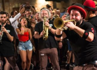 Spasso in Ravenna: un’altra serata di eventi in centro fra ritmi balcanici, spettacoli e laboratori