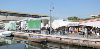 Cervia: al mercato del giovedì in Piazza Costa distribuzione gratuita di larvicida contro le zanzare