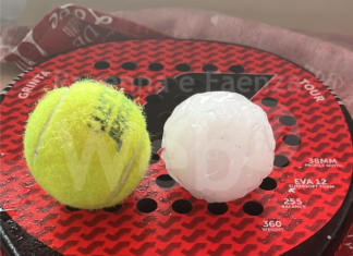 Chicchi di grandine grandi come palle da tennis sui campi