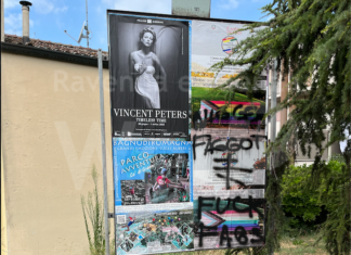 Insulti omofobi sui cartelli del centro antidiscriminazioni Lgbt+, assessora Moschini: “Offendono i nostri valori”