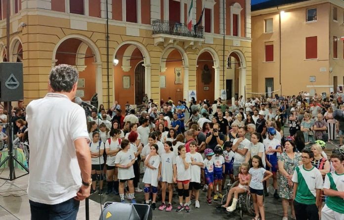 Sindaco Bassi sul palco